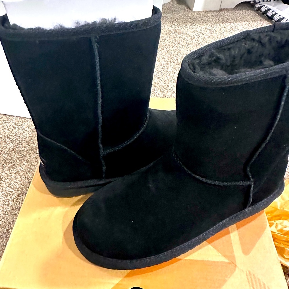 Women’s short booties Black